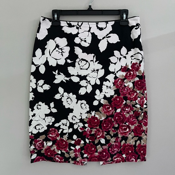 White House Black Market Dresses & Skirts - White House Black Market Floral Pencil Skirt